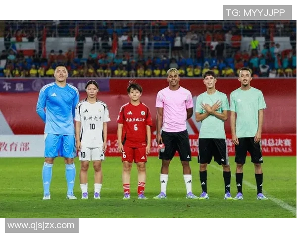 达尼洛：从足球场上的闪耀明星到生活中的真实自我探索之旅