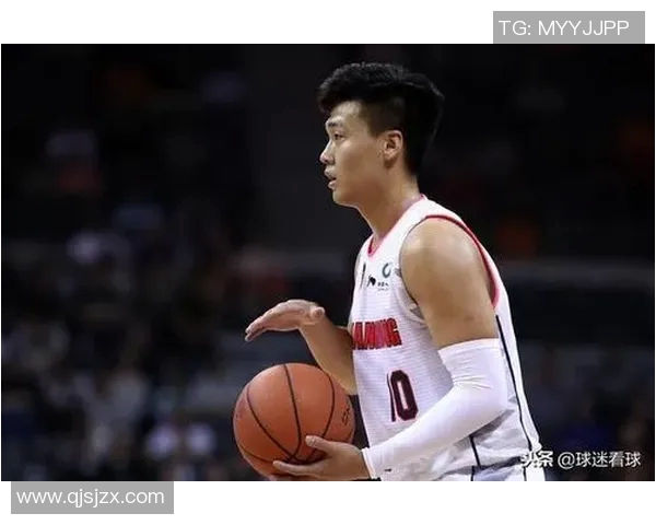 亚当斯与广东队精彩对决集锦回顾展现篮球魅力与激情时刻